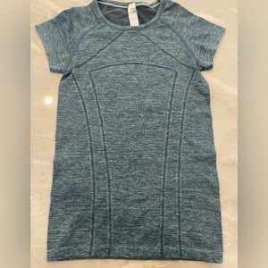 Ivivva swiftly fly short sleeve, size 10, heather green/grey, great condition